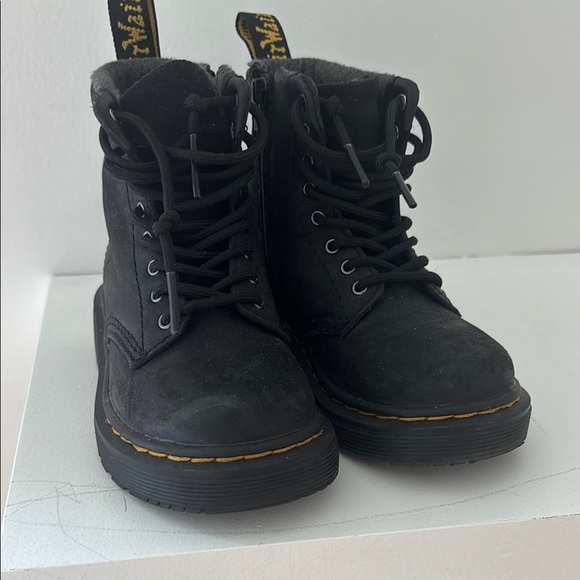 Dr. Martens Kids Black Leather Boots size 8 US like new - Picture 12 of 15